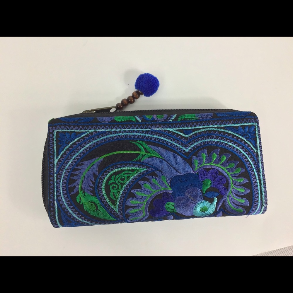 Embroidered wallet - Picture 4 of 5